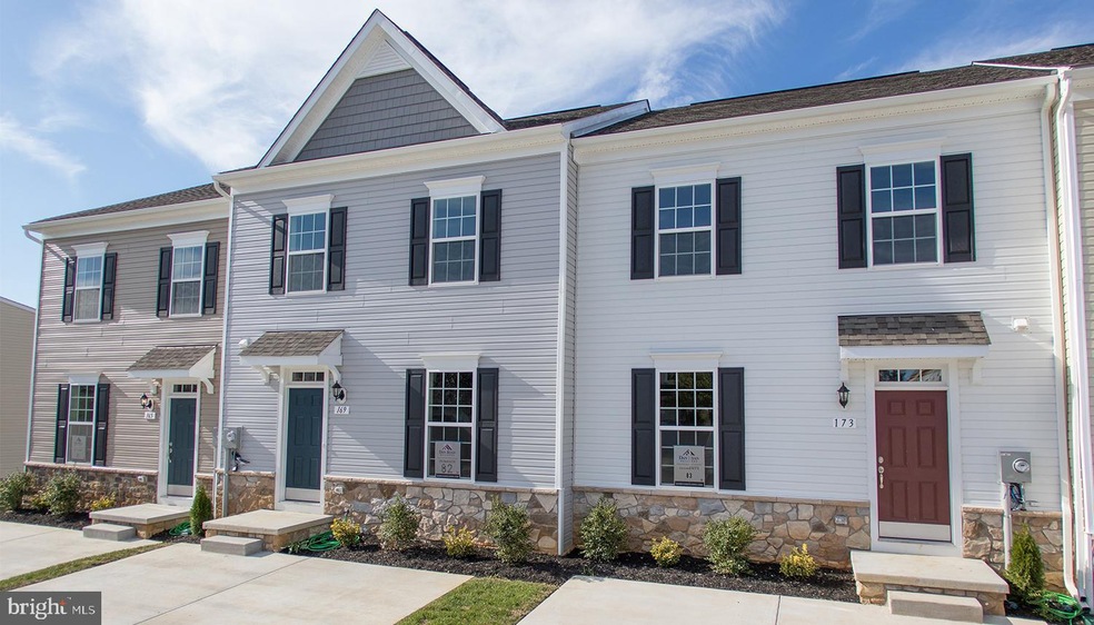 114 Loblolly Dr, Bunker Hill, WV 25413 - photo 1