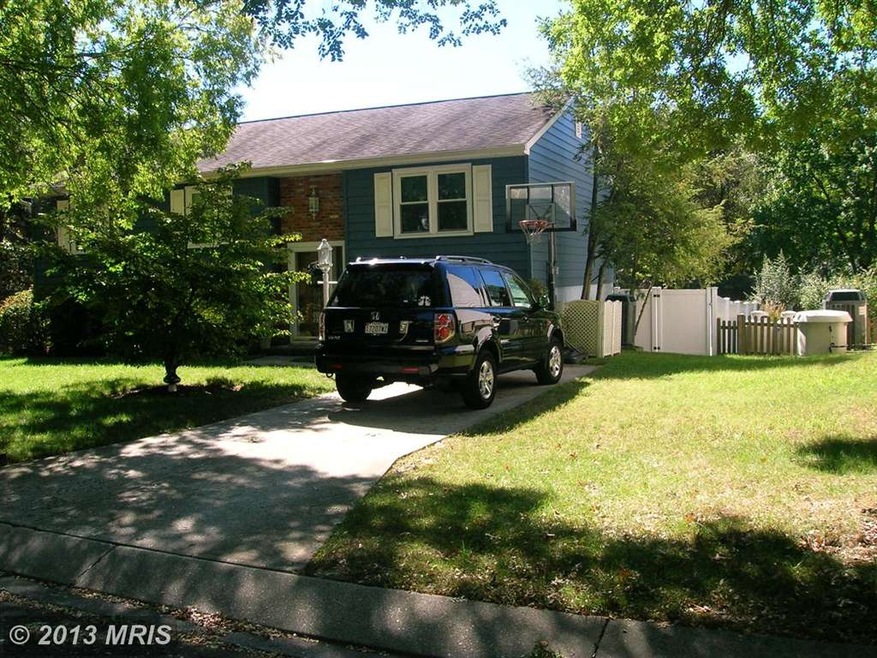 303 Silky Oak Ct, Linthicum Heights, MD 21090 - photo 1