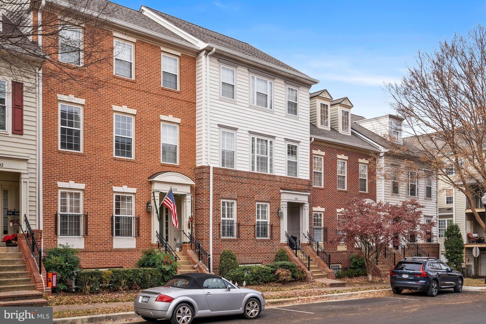 1606A Hunting Creek Dr, Alexandria, VA 22314 - photo 1