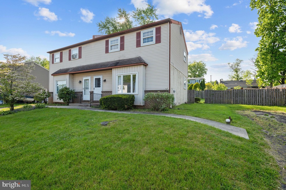 17 S Chestnut Ct, Perkasie, PA 18944 - photo 1