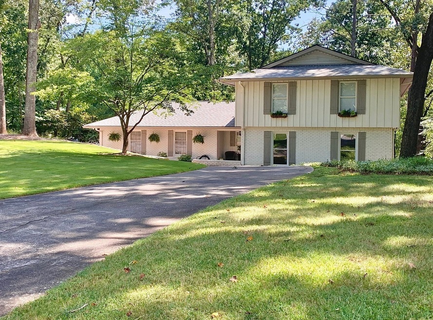 1105 Martin Ridge Rd, Roswell, GA 30076 - photo 1