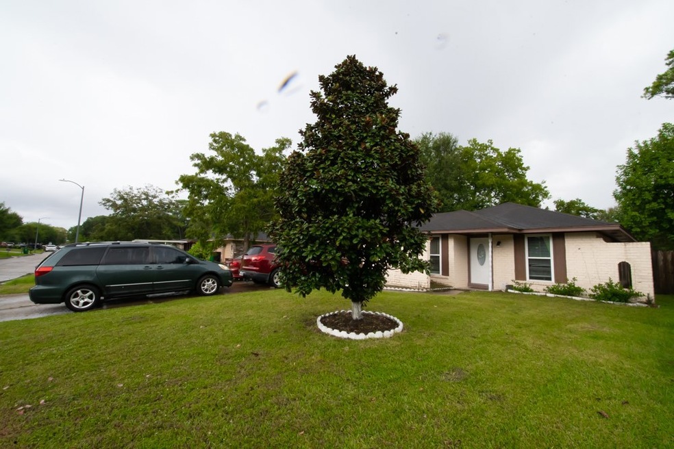 6322 Oaknut Dr, Houston, TX 77088 - photo 1