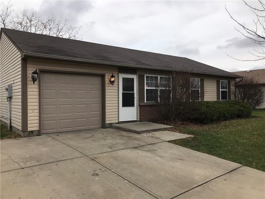 98 Meadow Creek Blvd E, Whiteland, IN 46184 - photo 1