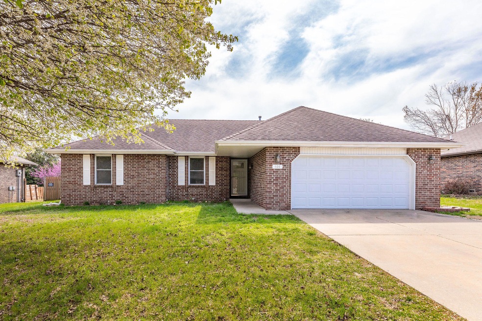 614 SE Hills Court