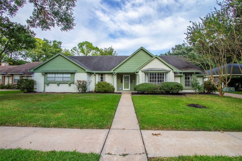 7726 White Fir Dr, Houston, TX 77088 - photo 1