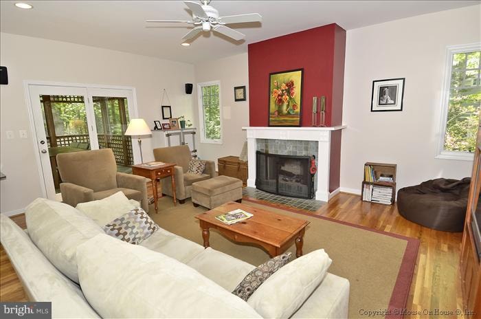 925 Glyndon St SE, Vienna, VA 22180 - photo 1