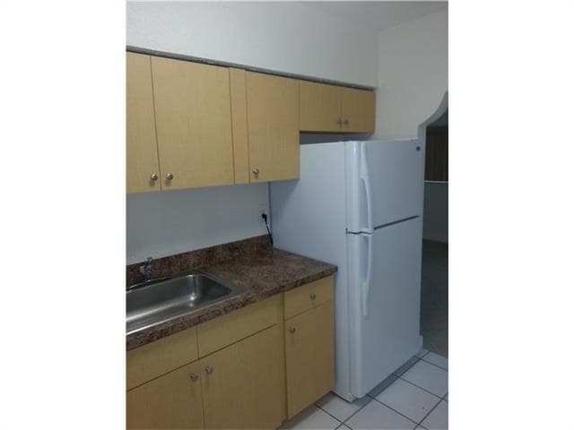 715 SW 10th St unit 4, Dania, FL 33004 - photo 1
