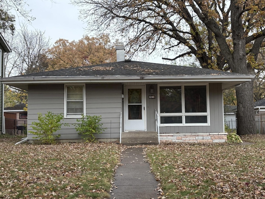 812 8th Ave SE, Saint Cloud, MN 56304 - photo 1