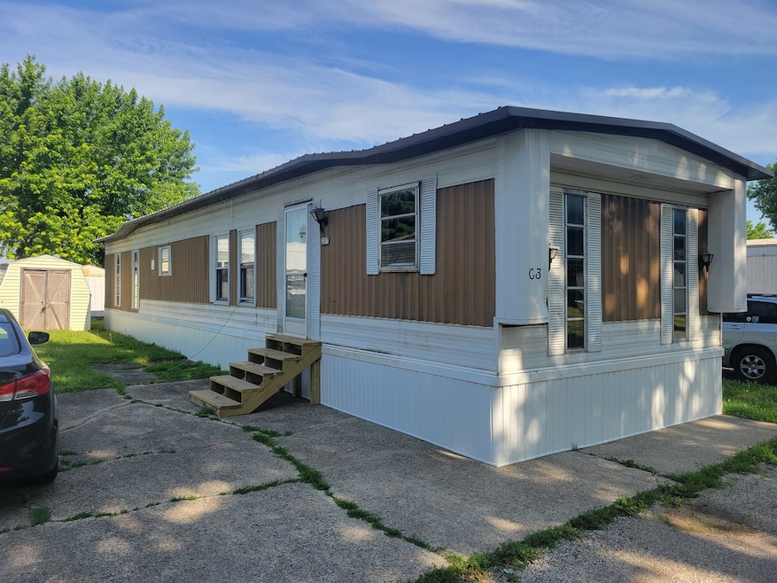 353 W Monroe St unit C3, Monticello, IL 61856 - photo 1