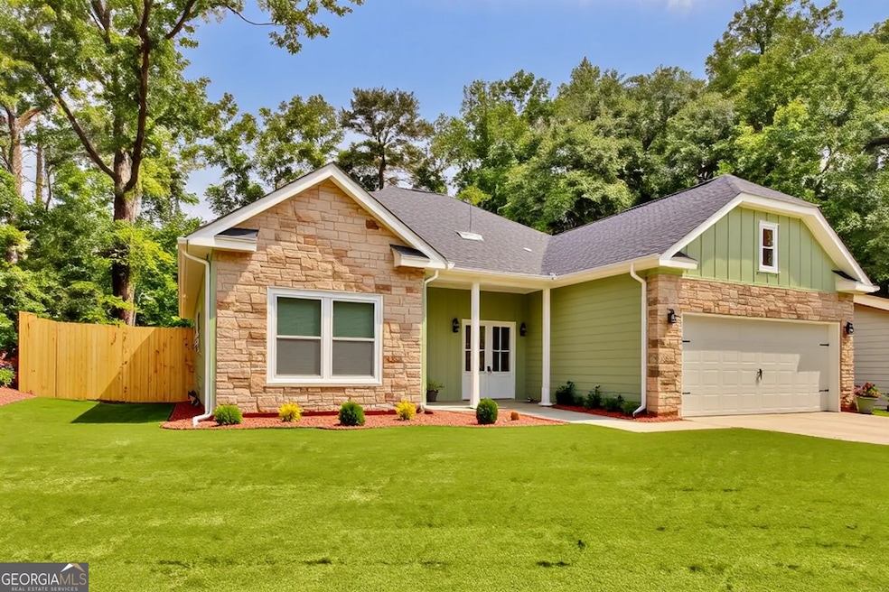 Covered porch, large front yard, exterior French d