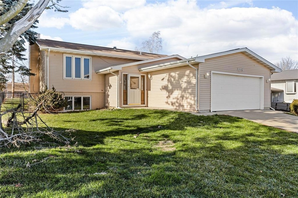 2218 29th St SW, Cedar Rapids, IA 52404 - photo 1