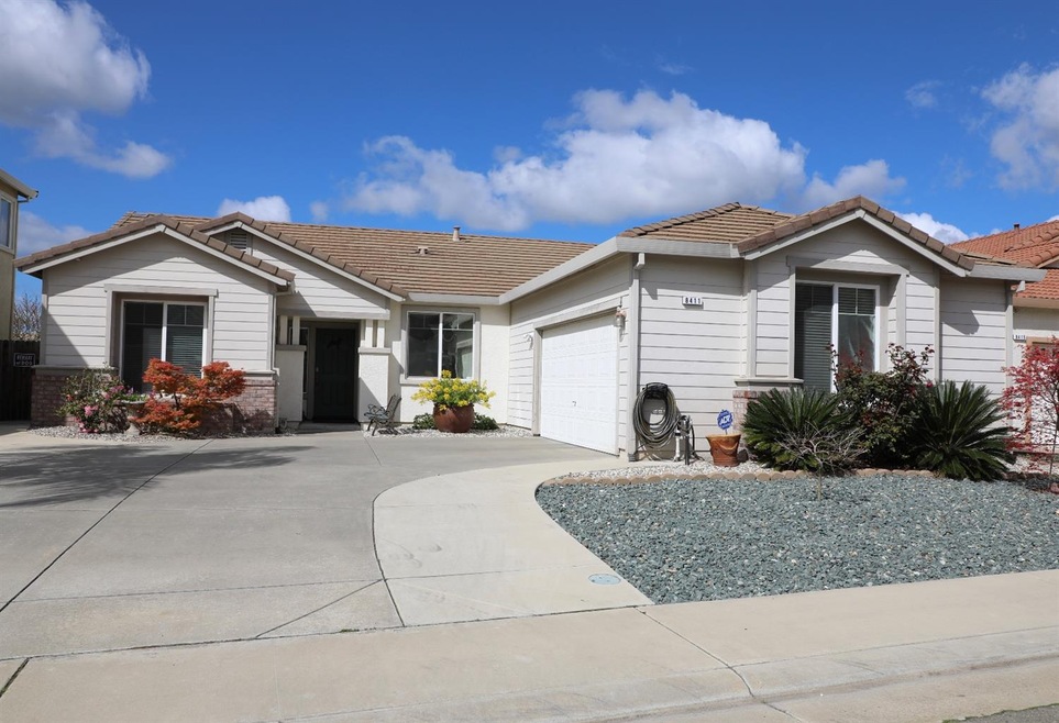 The home is close to freeway 99, shopping centers,
