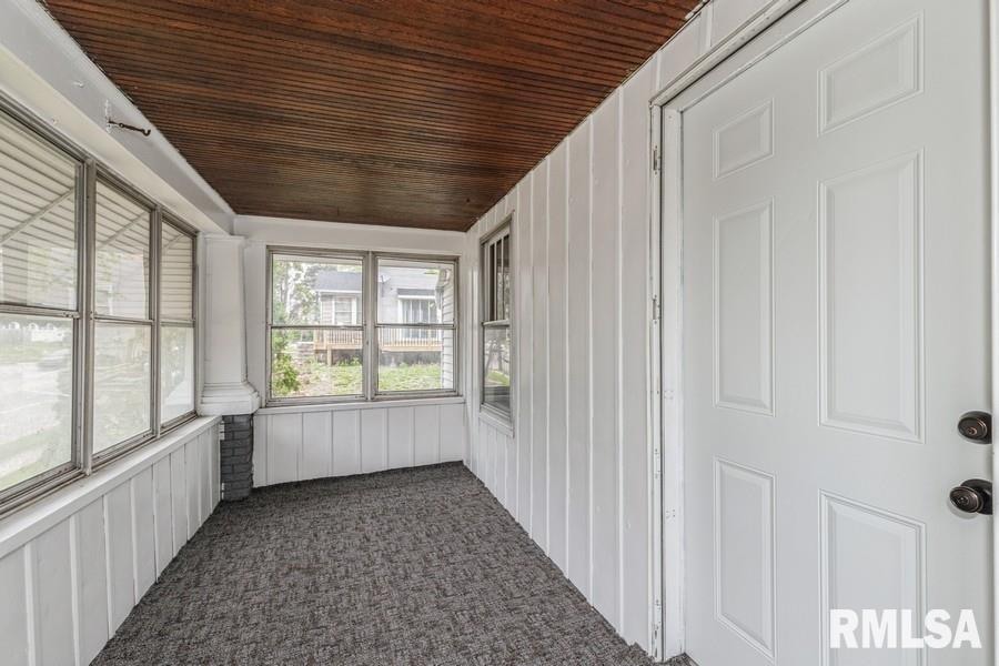 1523 N Division St, Davenport, IA 52804 - photo 1