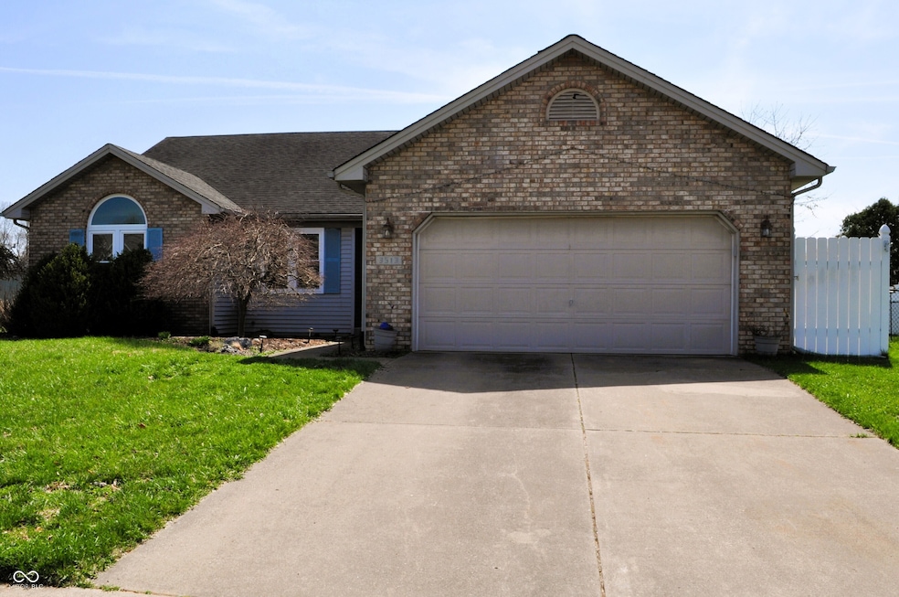 3513 Berkdale Dr, Columbus, IN 47203 - photo 1