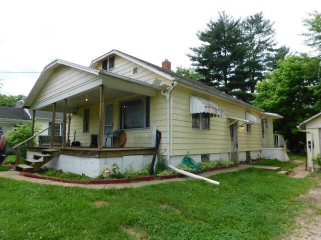 959 Adams Ave, Logan, OH 43138 - photo 1