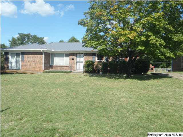 large flat lot, showing new roof 2011, main level 