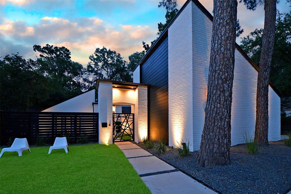 10038 Briar Dr, Houston, TX 77042 - photo 1