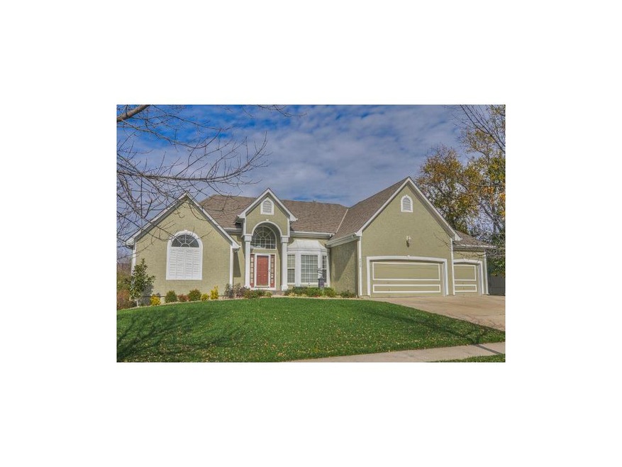 Well maintained Reverse 1 1/2 floor plan. Charming