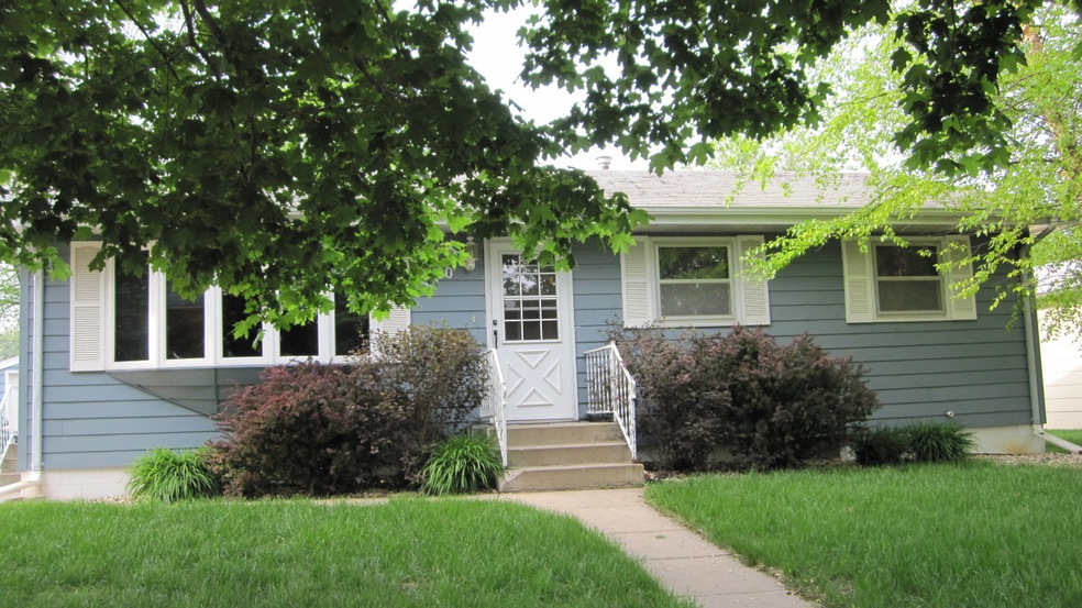 1600 E 4th Ave, Mitchell, SD 57301 - photo 1