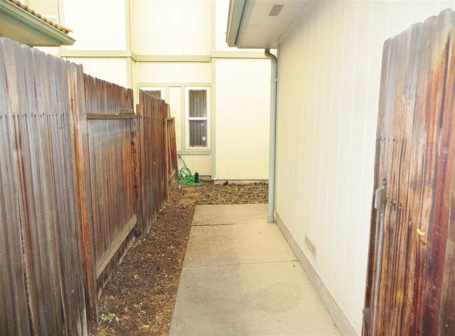 958 Flatcar Ln, Sparks, NV 89431 - photo 1