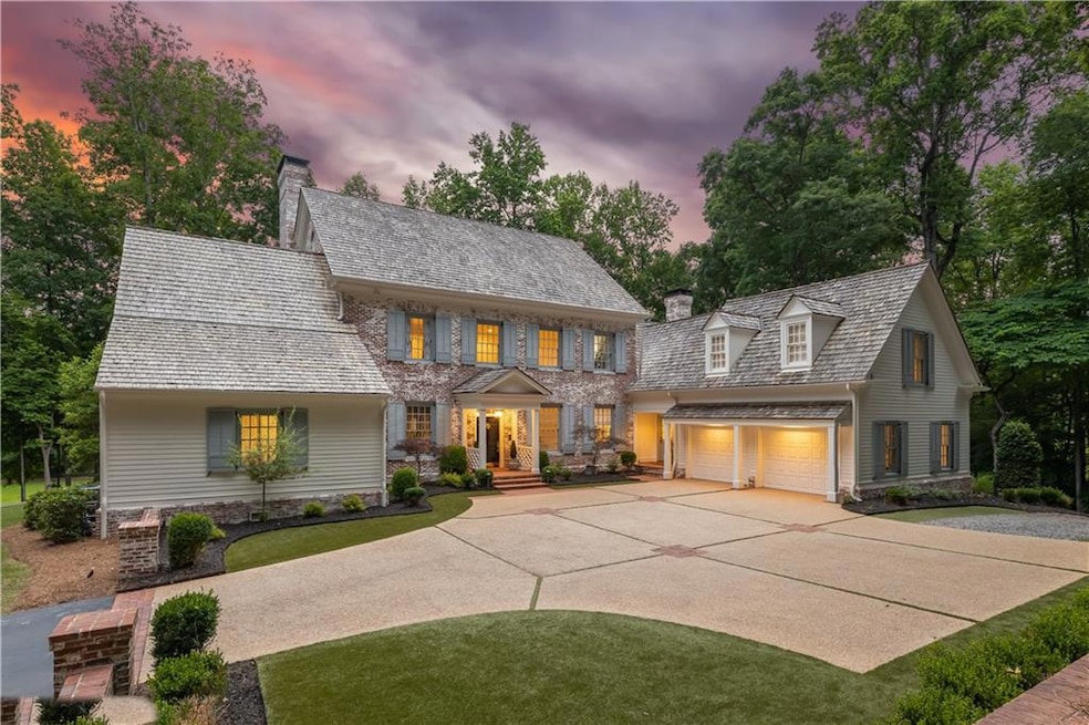 View of front of property with driveway, a front l