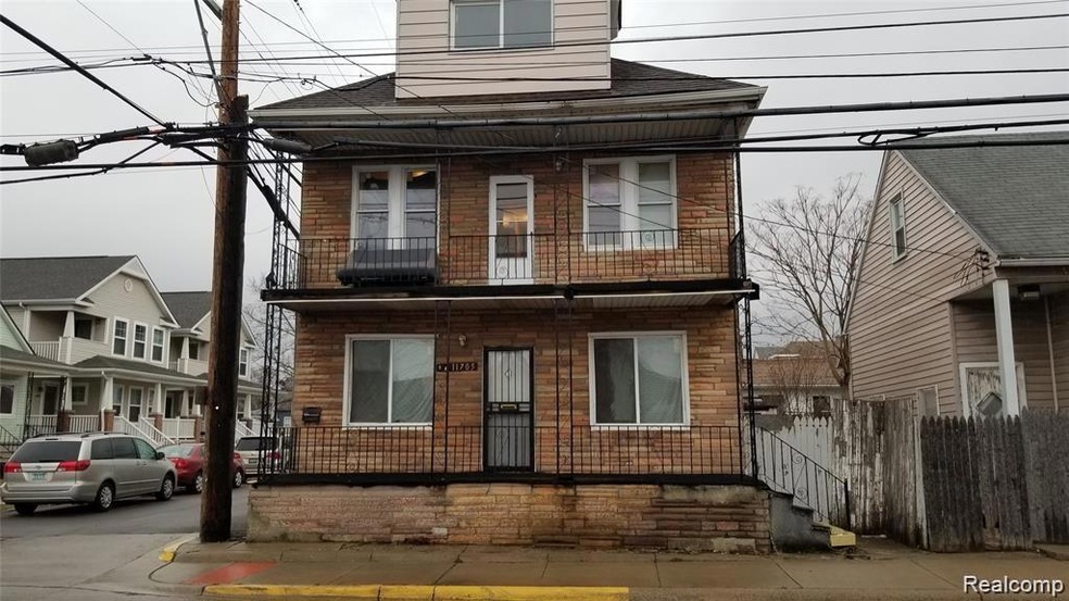 11705 Mackay St, HamtraMcK, MI 48212 - photo 1