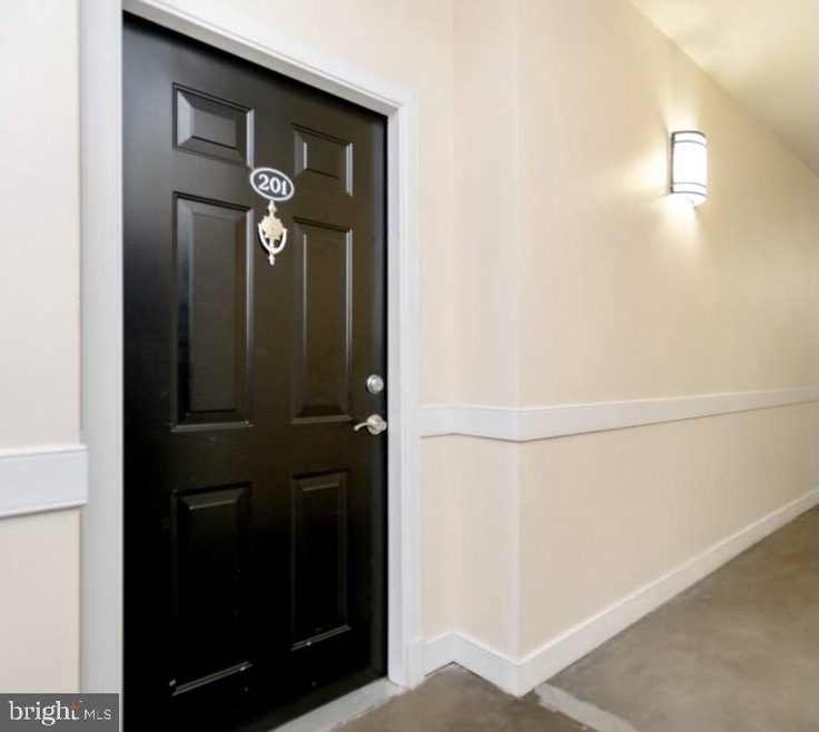 12925 Centre Park Cir unit 201, Herndon, VA 20171 - photo 1