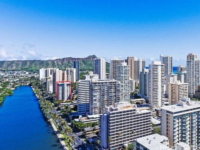 Fairway Manor in the heart of Waikiki (enhanced)