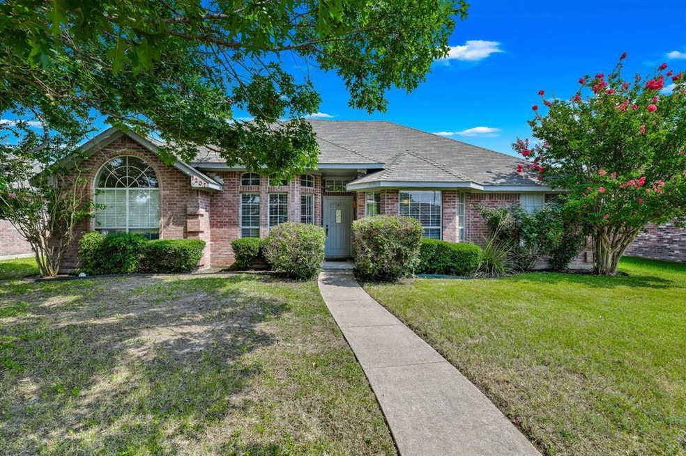 1207 Old Knoll Dr, Wylie, TX 75098 - photo 1