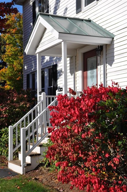 89 Main St unit 2, New London, NH 03257 - photo 1
