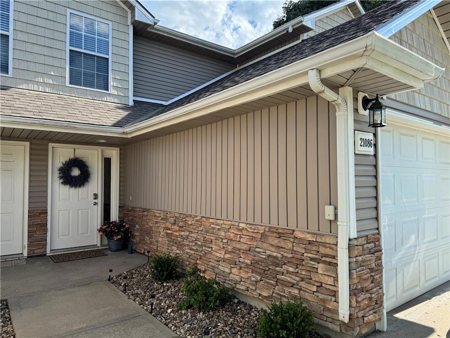 21086 Millridge St, Spring Hill, KS 66083 - photo 1