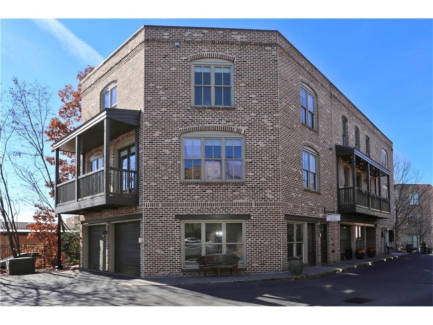 Fabulous Historic Roswell Townhome with Views to C
