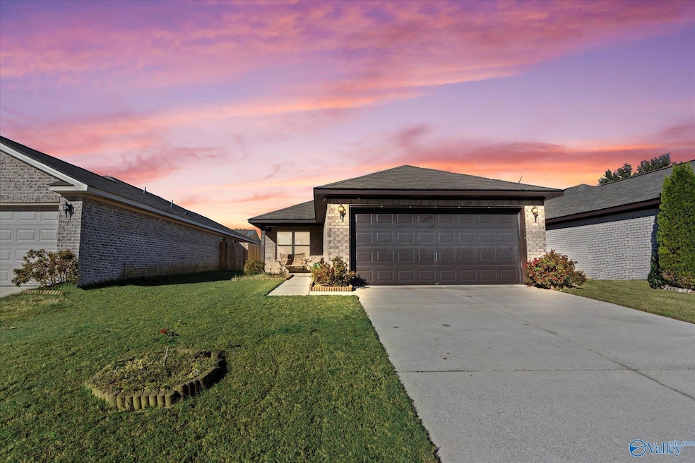 102 Winstead Cir, Owens Cross Roads, AL 35763 - photo 1