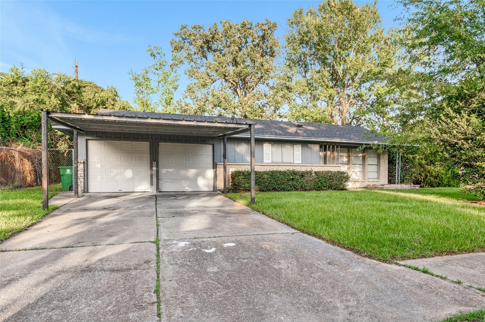 10502 Royal Oaks Dr, Houston, TX 77016 - photo 1