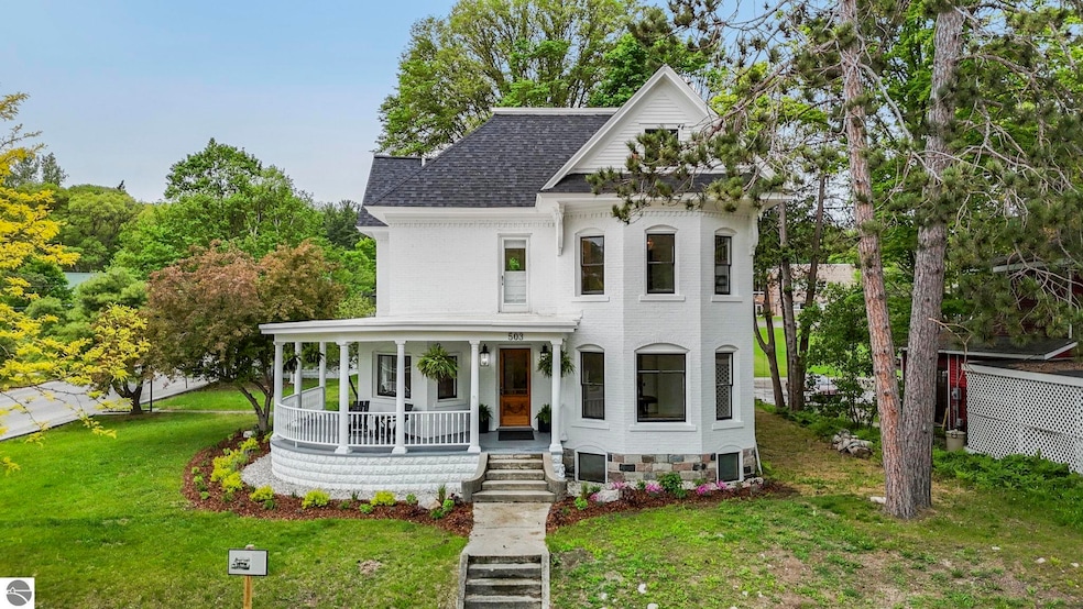 For Sale $999,900 • Co-Listing Agent