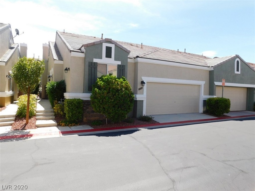 2BD+Den/2BA TOWNHOME IN GATED COMMUNITY NEAR SUMME