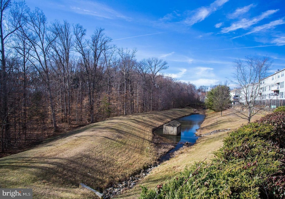 9266 Cardinal Forest Ln unit 9266A, Lorton, VA 22079 - photo 1