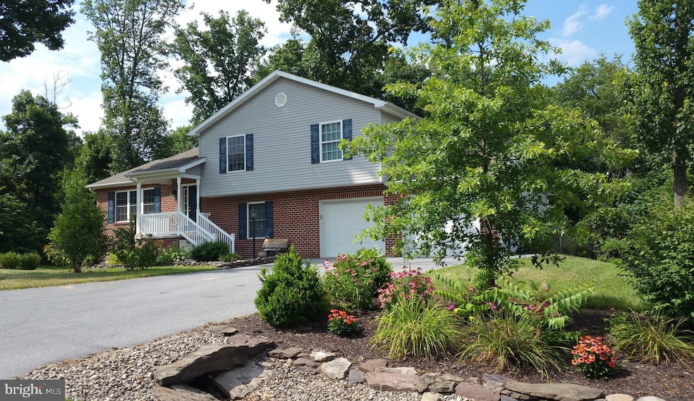 1757 Falcon Ln, Chambersburg, PA 17202 - photo 1