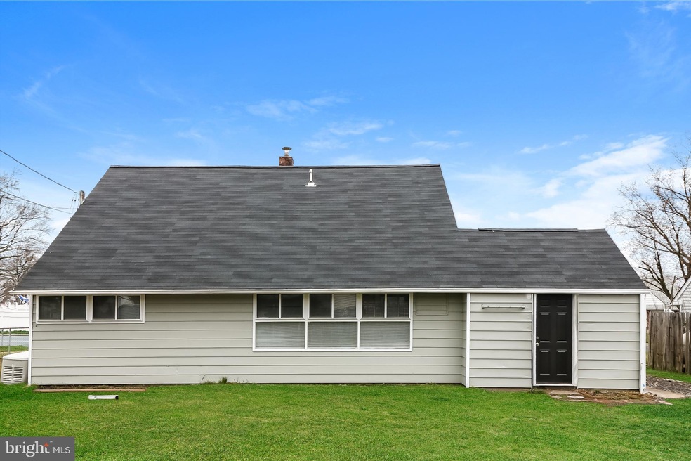 26 Red Cedar Dr, Levittown, PA 19055 - photo 1