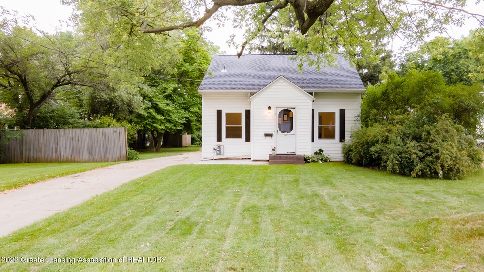 211 W Berry Ave, Lansing, MI 48910 - photo 1