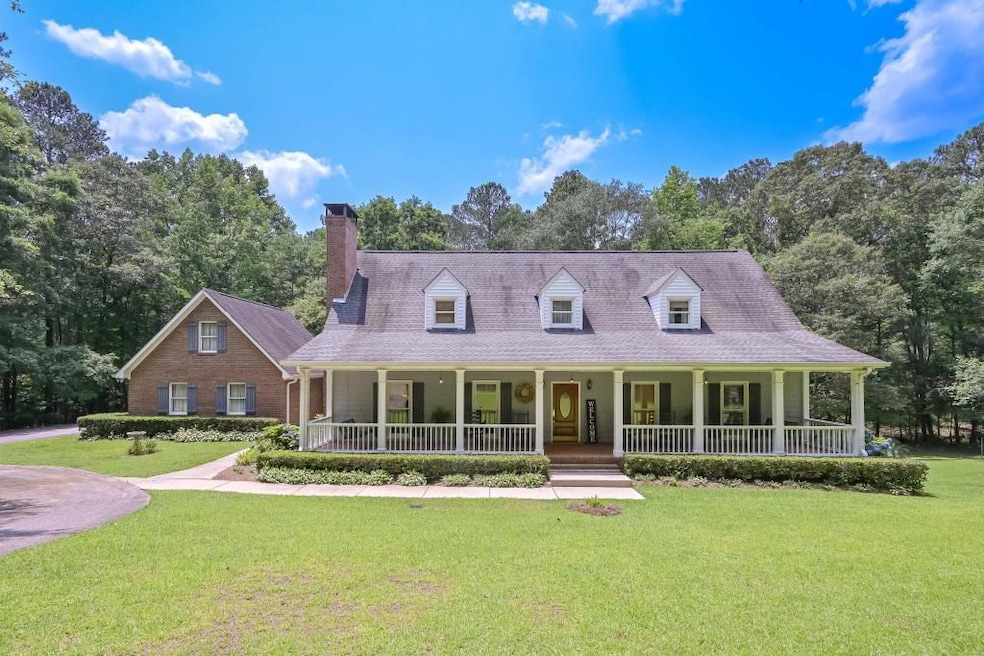 IMMACULATE HOME WITH GREAT FLOORPLAN! HUGE FRONT PORCH AND SCREENED PORCH!