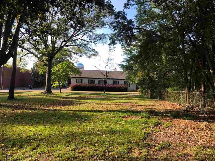 206 W Pine St, Fitzgerald, GA 31750 - photo 1