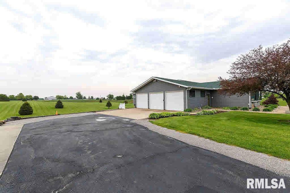 6015 Wisconsin Ave, Davenport, IA 52806 - photo 1