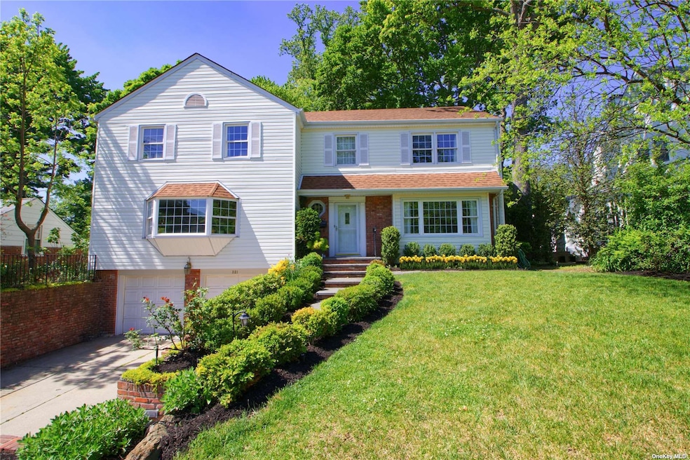 321 Ryder Rd, Manhasset, NY 11030 - photo 1