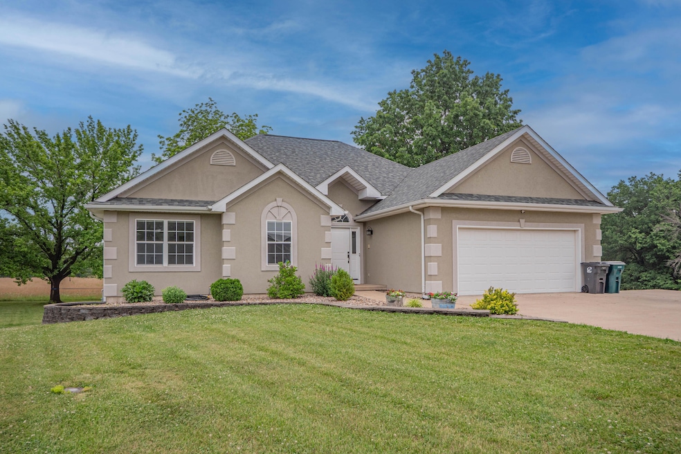 Pending $379,900 • Co-Listing Agent