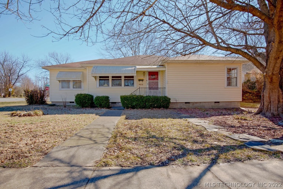 922 N Seminole Ave, Claremore, OK 74017 - photo 1