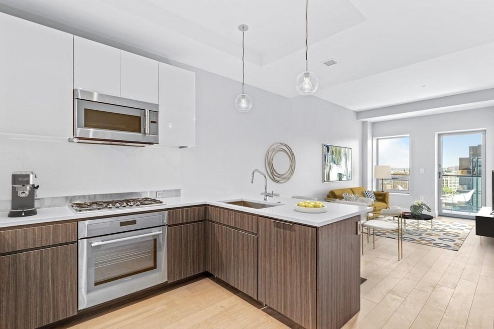 Sold $939,900 • Co-Listing Agent