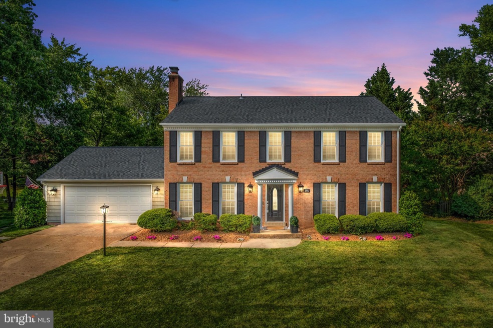 9906 Lindel Ln, Vienna, VA 22181 - photo 1