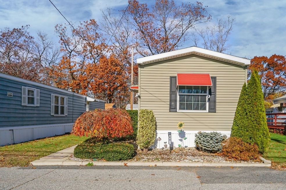 548 Kenyon Ave unit 45, Attleboro, MA 02703 - photo 1