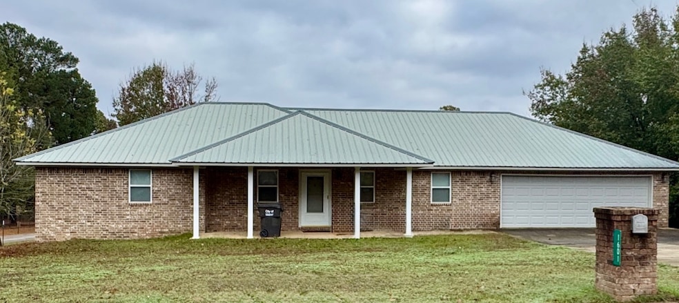 1601 SE Madison St, Idabel, OK 74745 - photo 1